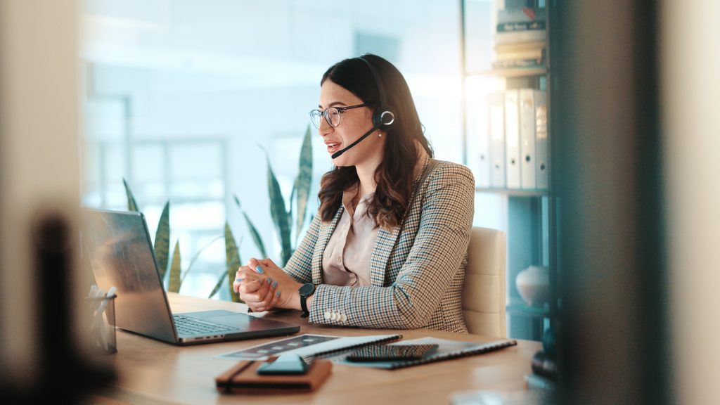 Besser vorbereitet telefonieren: Wie KI die Kaltakquise verändert